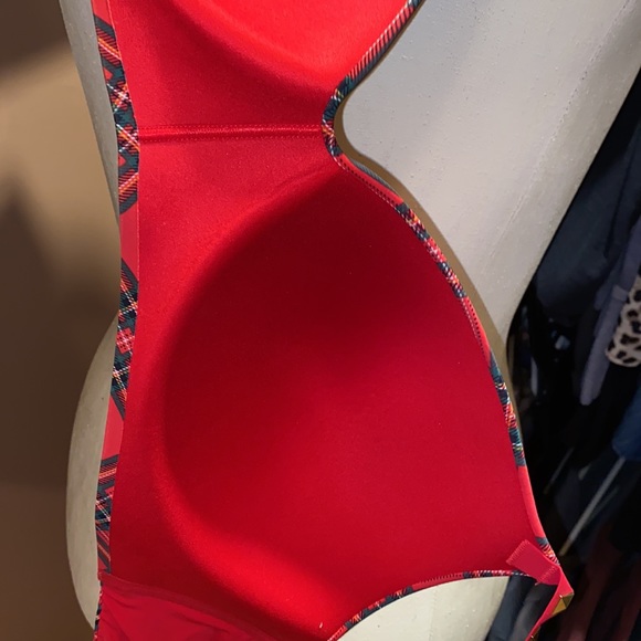 Victoria Secret Wireless Bra - Picture 7 of 12